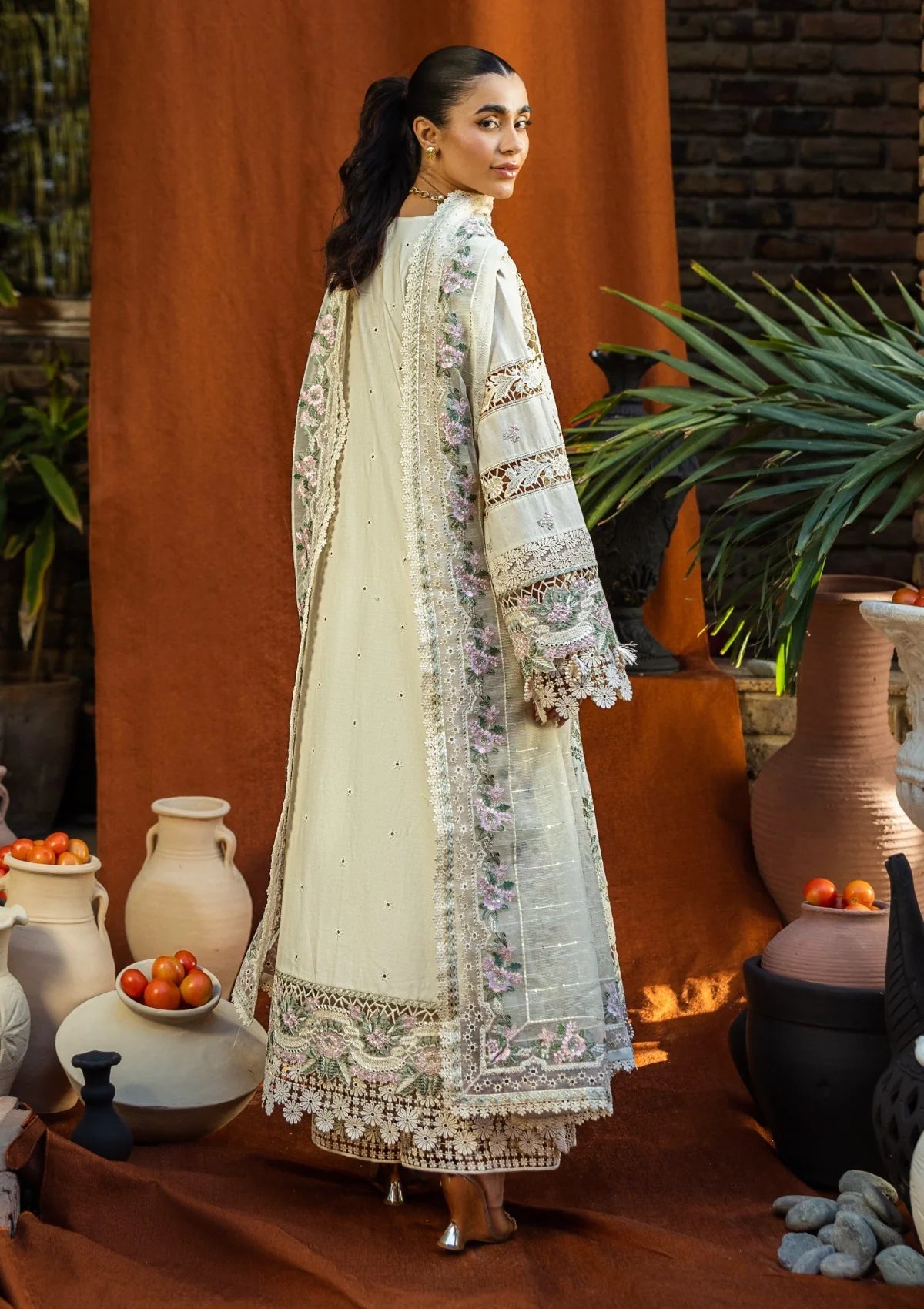 Akbar Aslam Dhanak Chikan kari Embroidered 3 Piece Unstitched