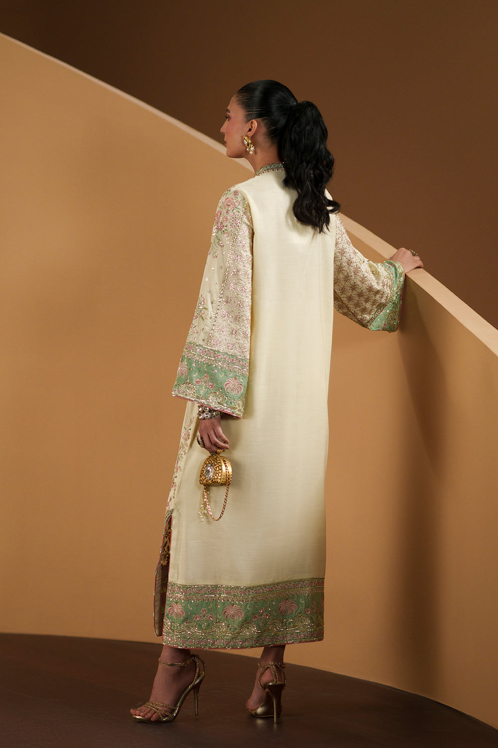Luxury Floral Embroidered Kaftan – Pure Viscose Raw Silk