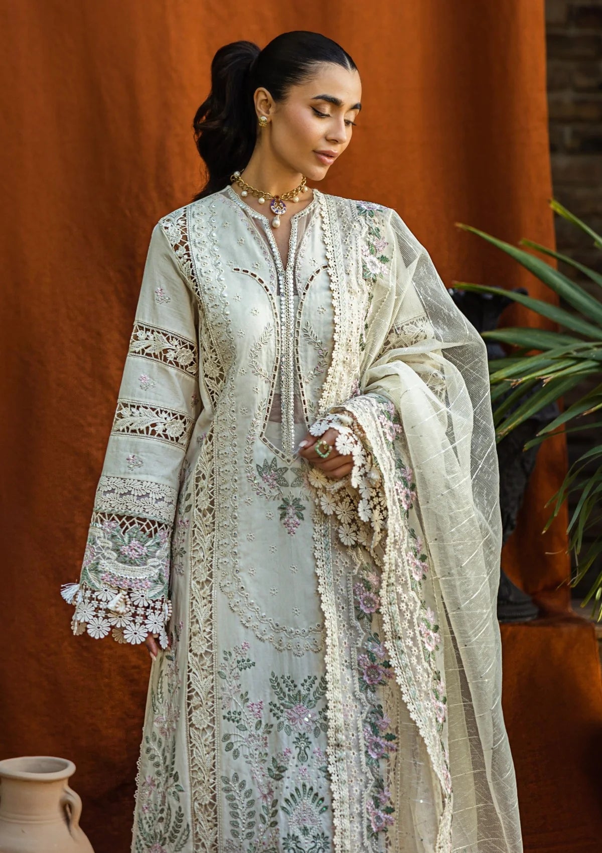 Akbar Aslam Dhanak Chikan kari Embroidered 3 Piece Unstitched