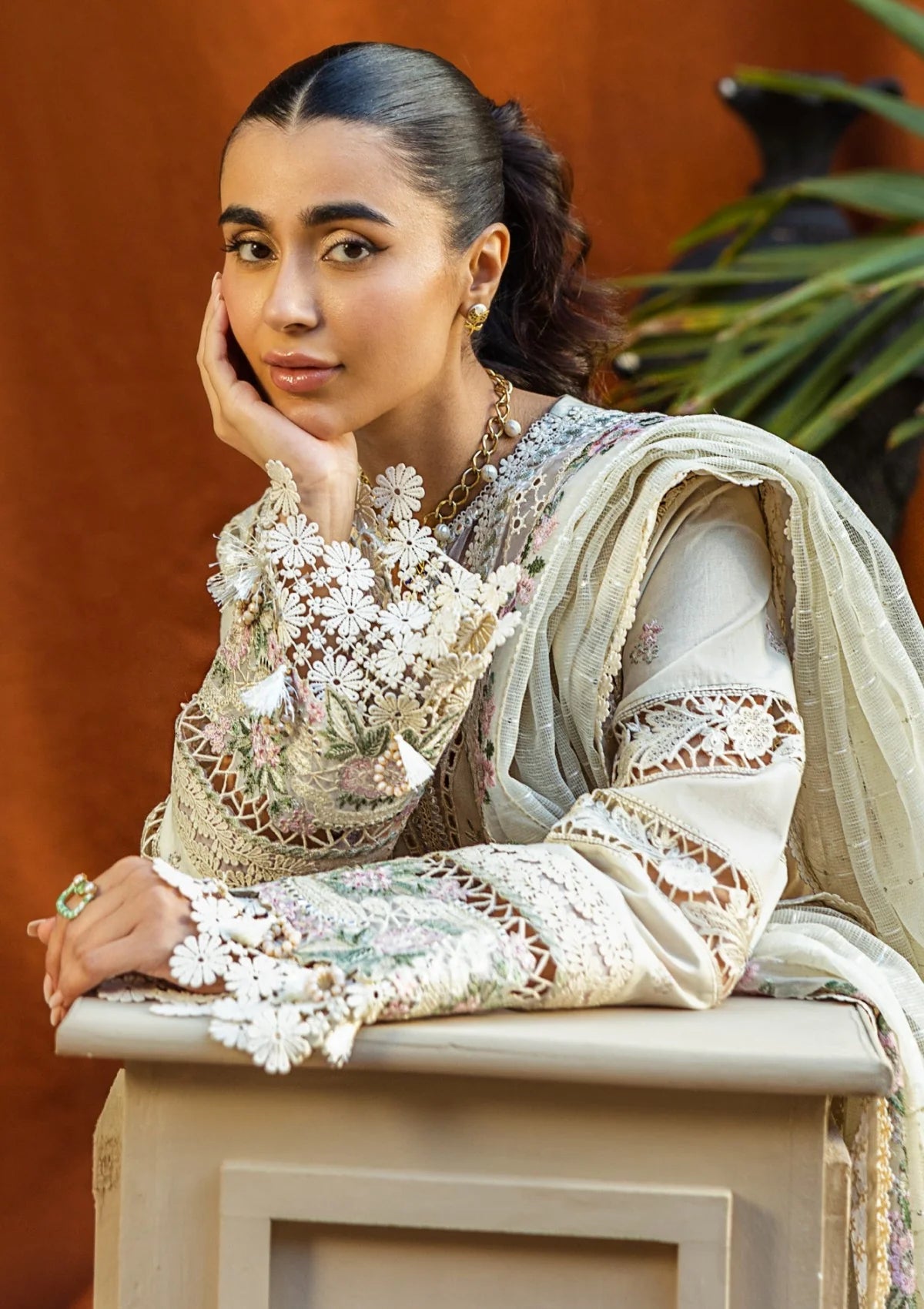 Akbar Aslam Dhanak Chikan kari Embroidered 3 Piece Unstitched